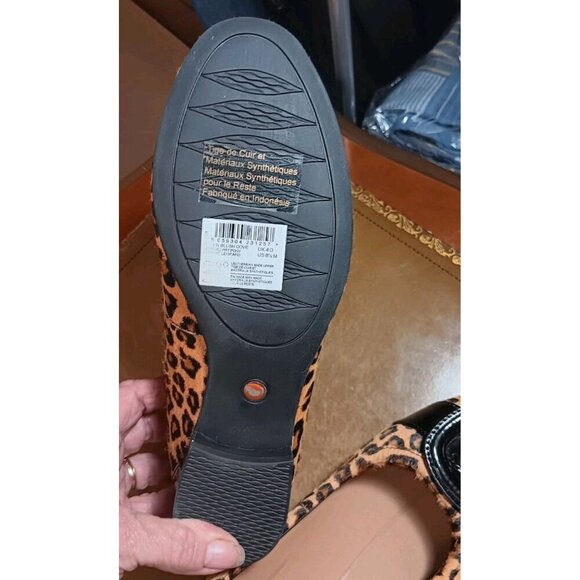 Clarks (6.5) Women Unstructured Leopard Print Flats with‎ Black Accent Buckle - Picture 6 of 7